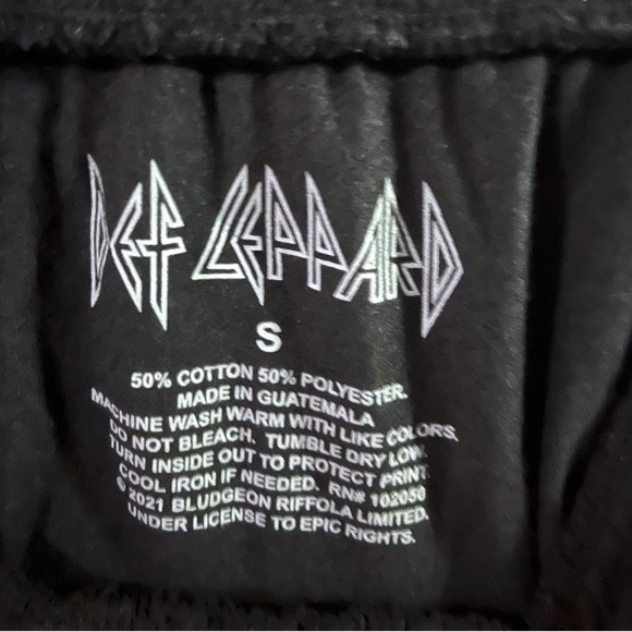 🔴 NWT Women's Def Leppard Graphic Jogger Pants - Black Leopard Print - Small - Picture 5 of 5